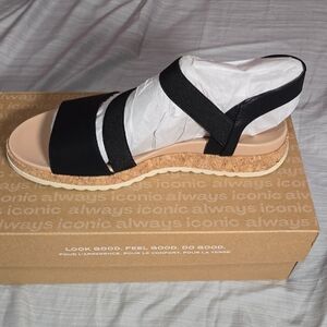 Dr. Scholl's Black and Tan Strappy Sandals